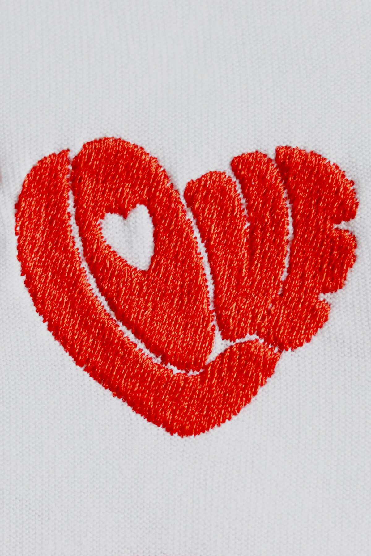 Love Kalbi Desenli Nakış Tişört - Sevgililer Günü Tasarımı