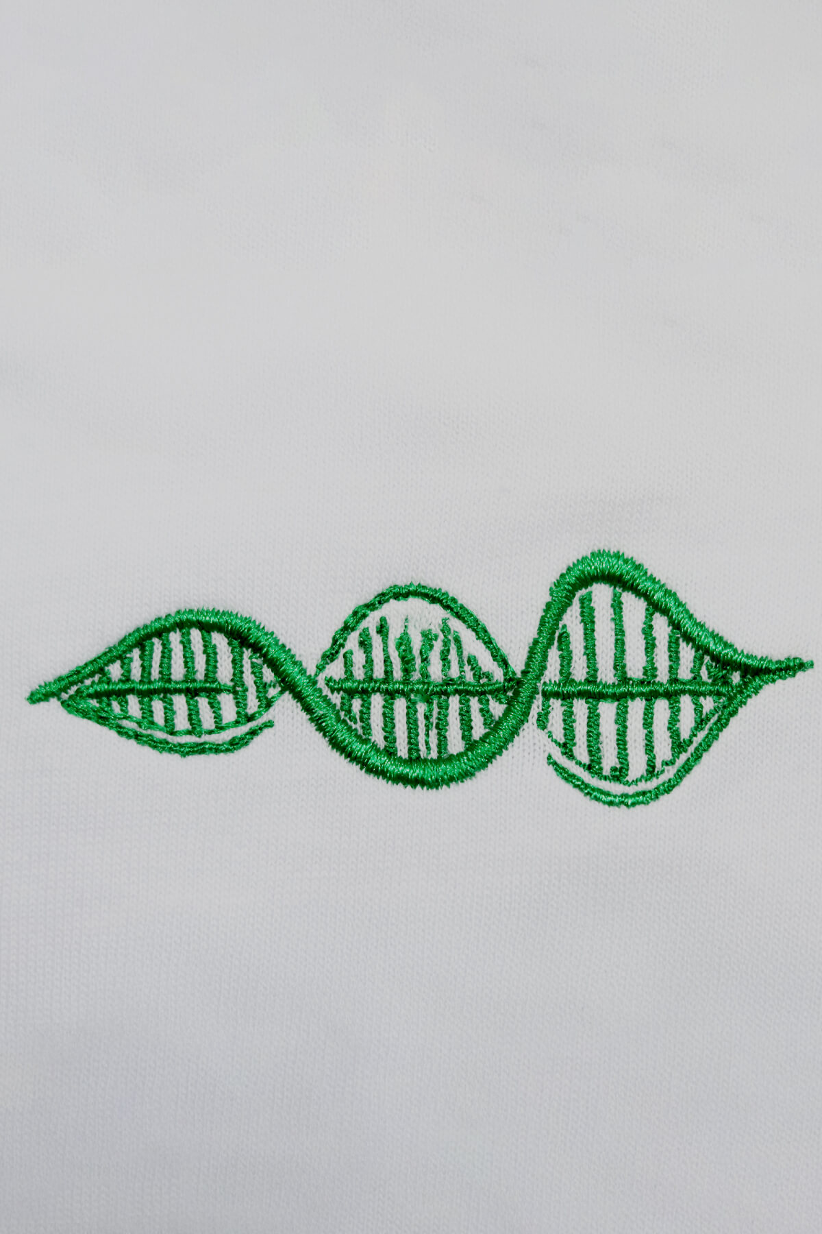 Yeşil DNA Nakışlı Tişört - Bilim ve Genetiğin Sembolü