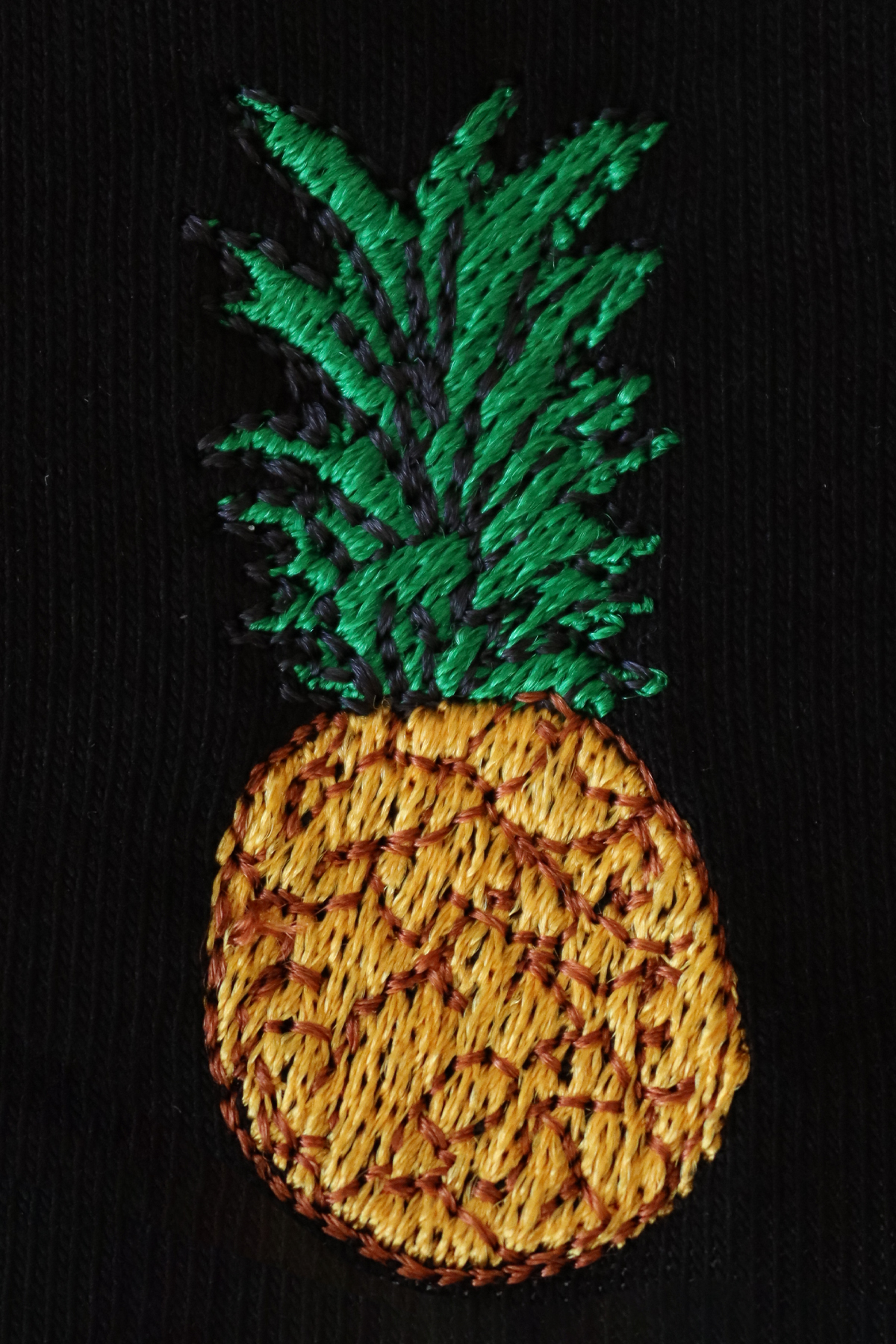 Ananas Desenli Nakış Siyah Tişört