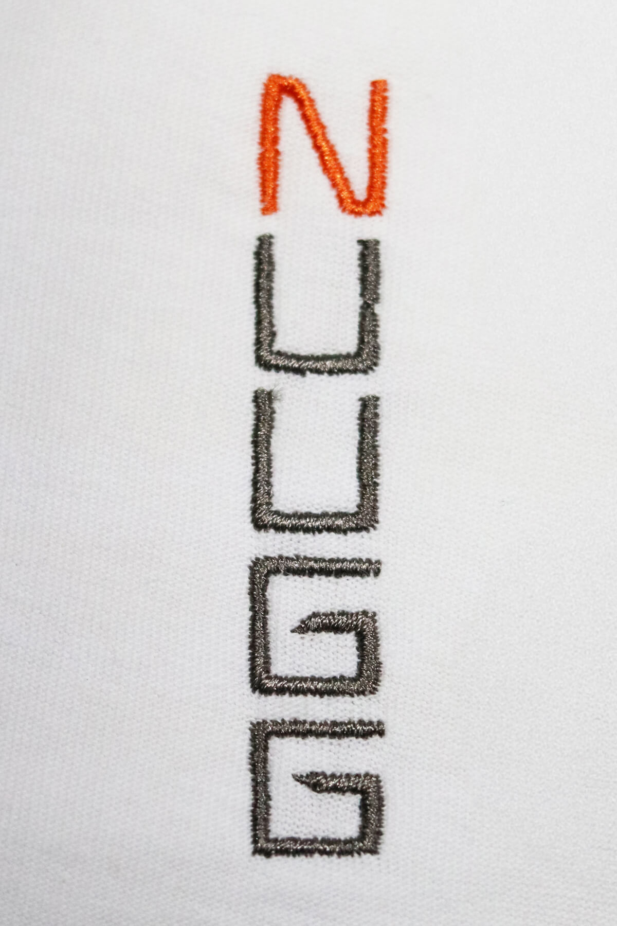 NUUGG Dikey Logo Nakışlı Tişört