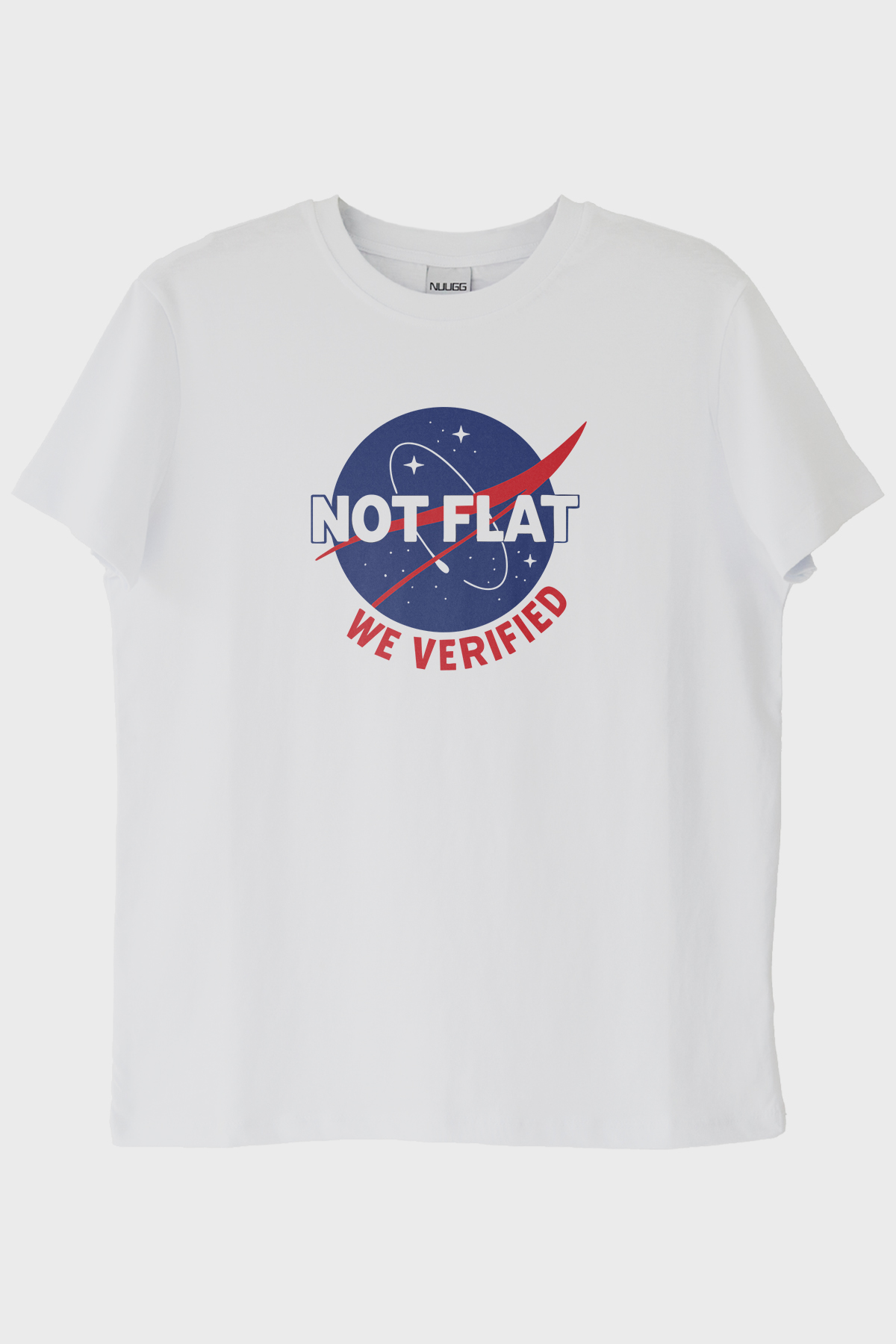 Bilim ve Mizahı Birleştiren 'Not Flat - We Verified' Beyaz Tişört