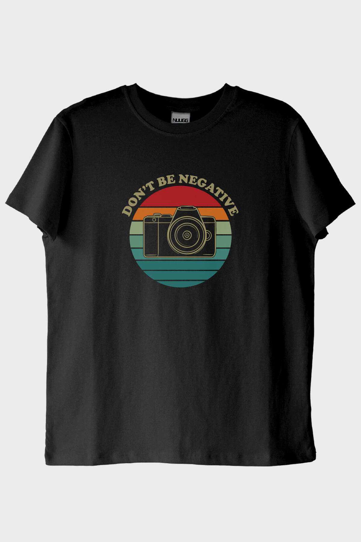 Don't Be Negative Baskılı Retro Kamera Tasarımlı Siyah Tişört