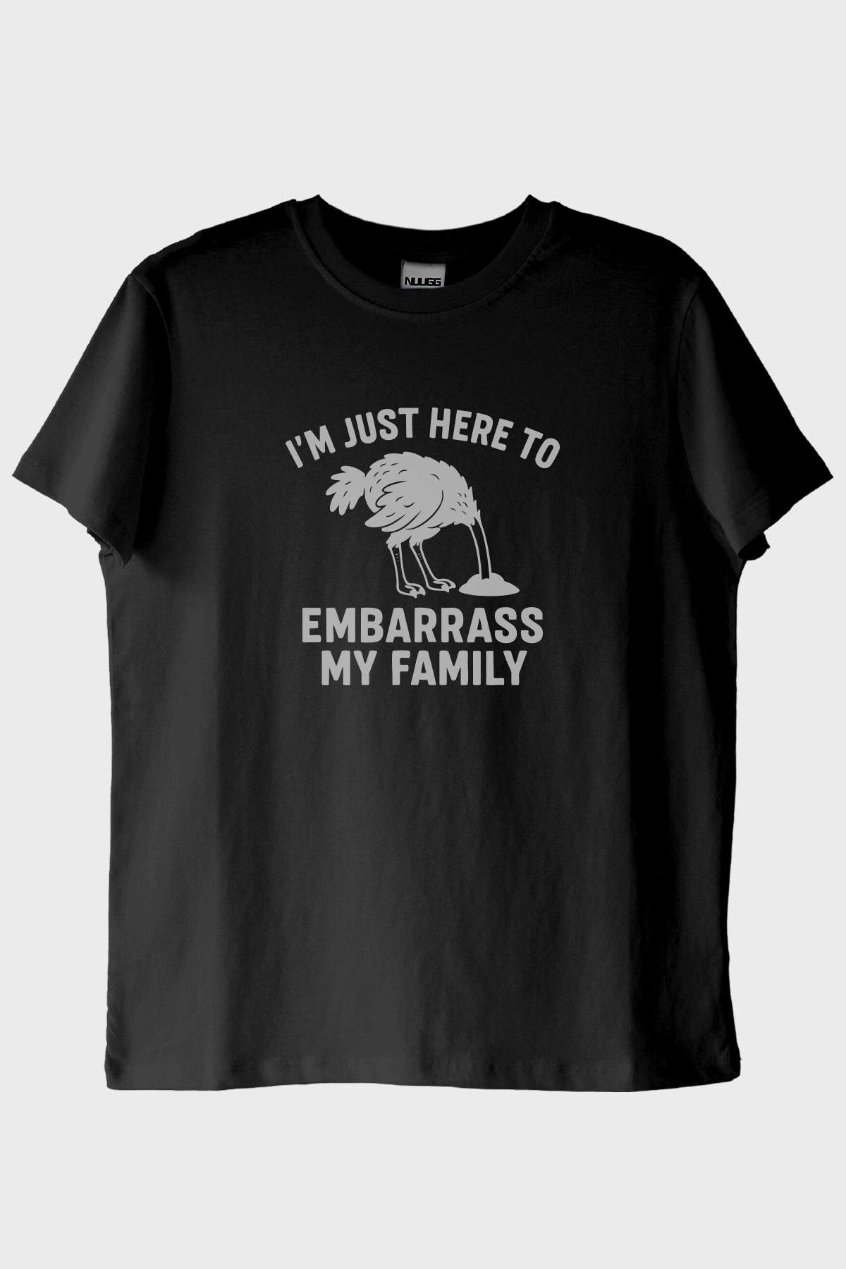 I'm Just Here to Embarrass My Family Baskılı Siyah Tişört