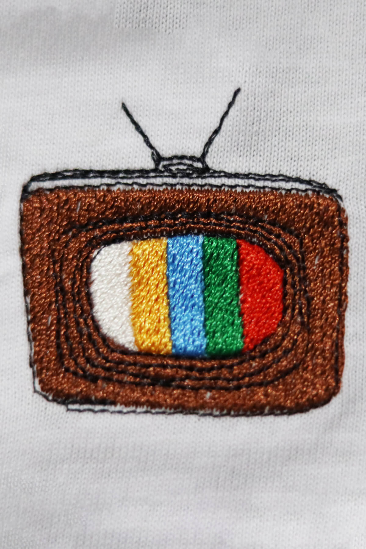 Retro Televizyon Desenli Nakış Tişört